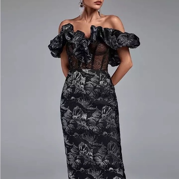 Glamorous Black Floral Christmas Mesh Sequins Off-Shoulder Dress - Picture 6 of 16